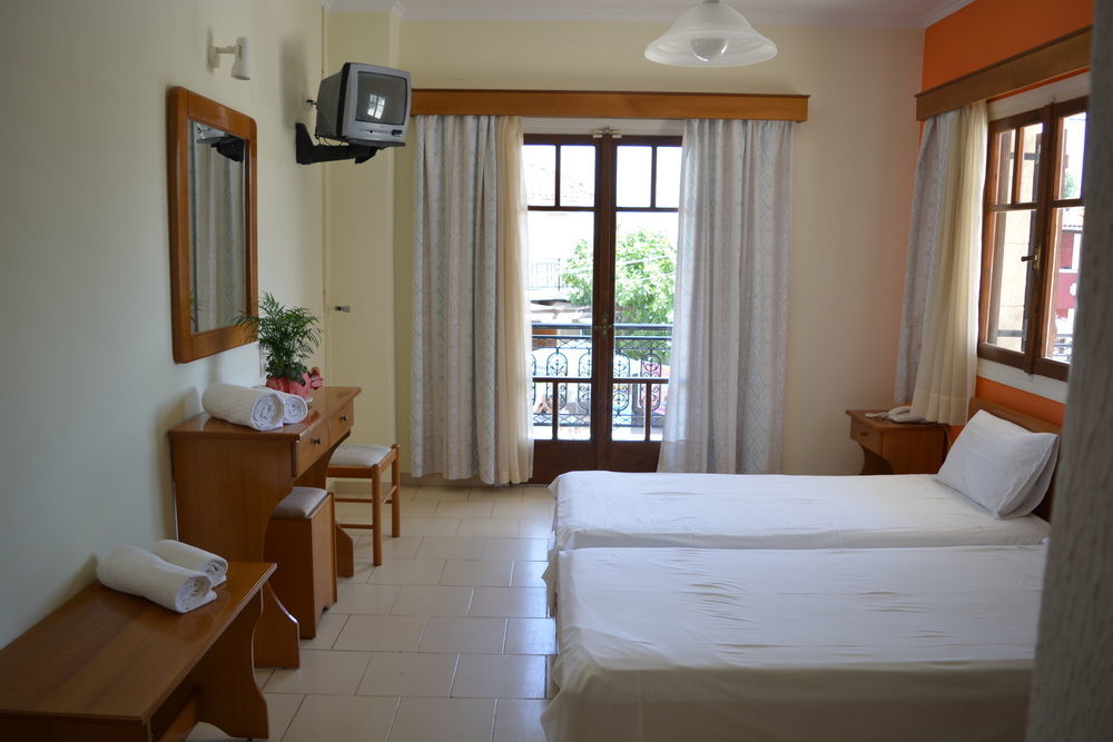 Montes Apartments & Studios 阿利卡纳斯 外观 照片