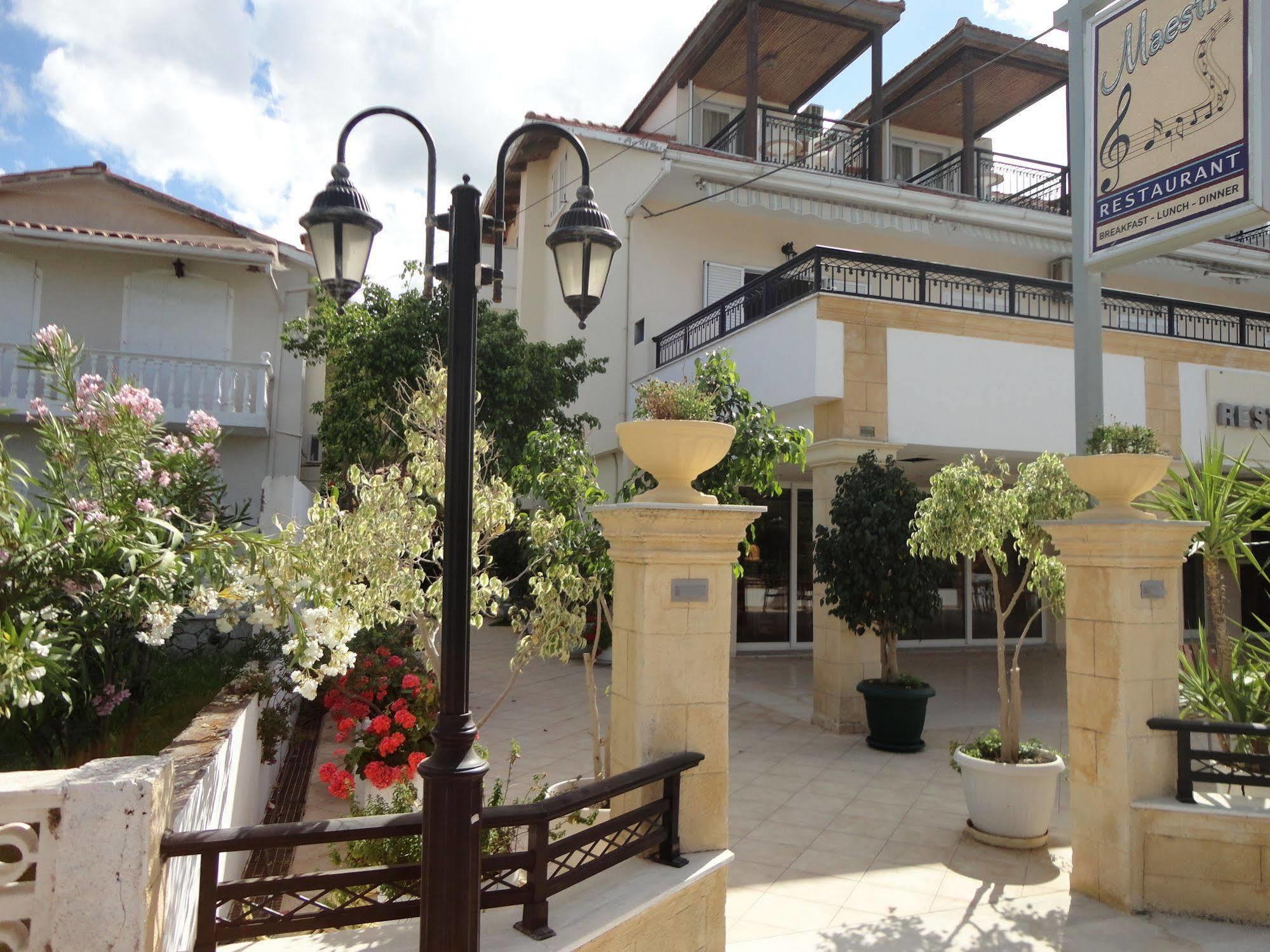 Montes Apartments & Studios 阿利卡纳斯 外观 照片